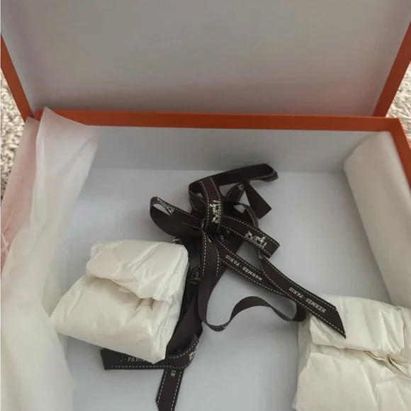 Hermès Gold Oran Sandals - Picture 4 of 6